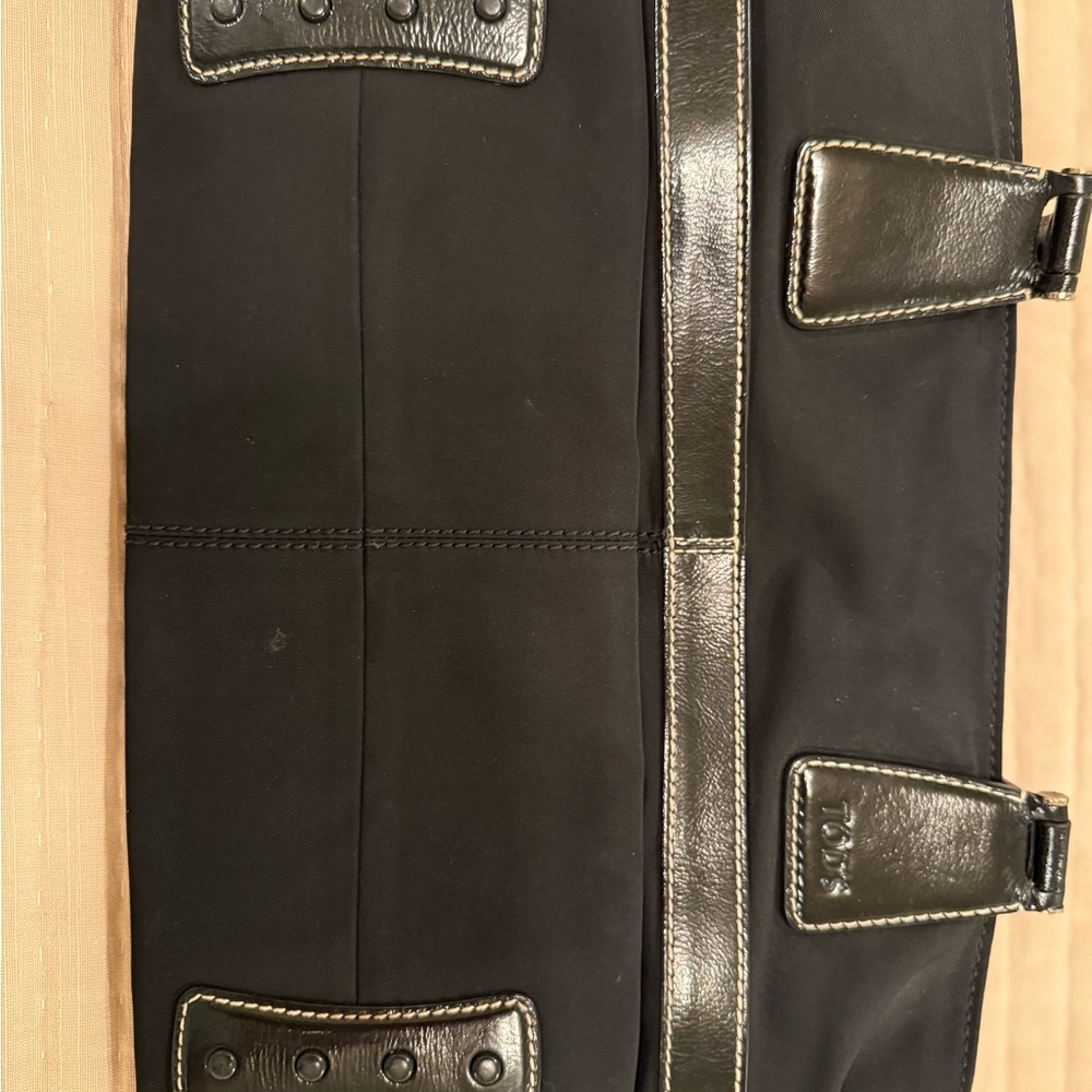 Tod's Black Shoulder Bag with Structured Design - Picture 11 of 13